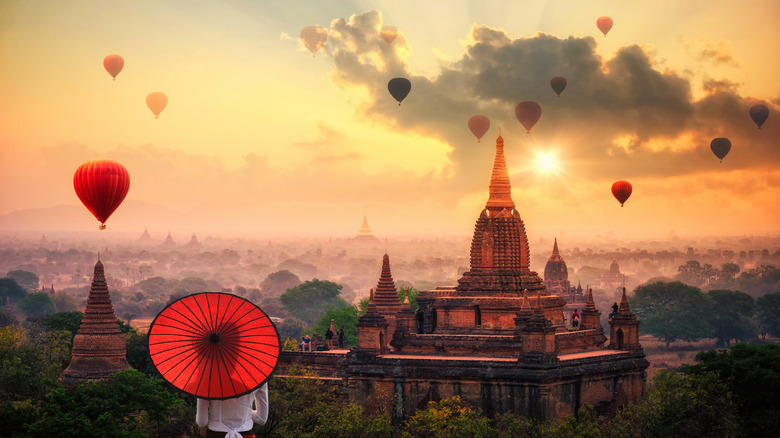 Hot air balloons in Bagan
