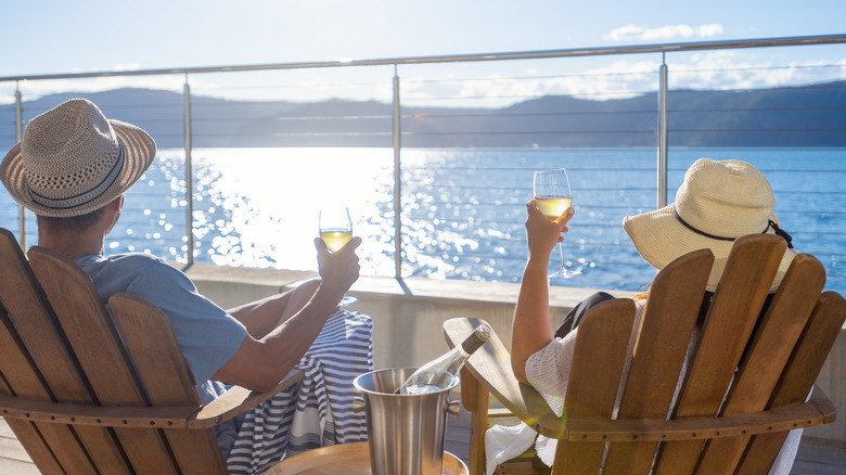 couple drinking on cruise
