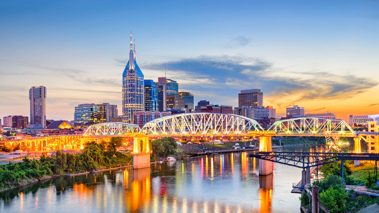 cityscape of Nashville at sunset